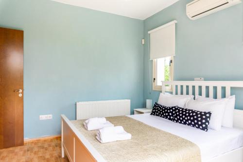 Villa Deja Blue by Ezoria Villas