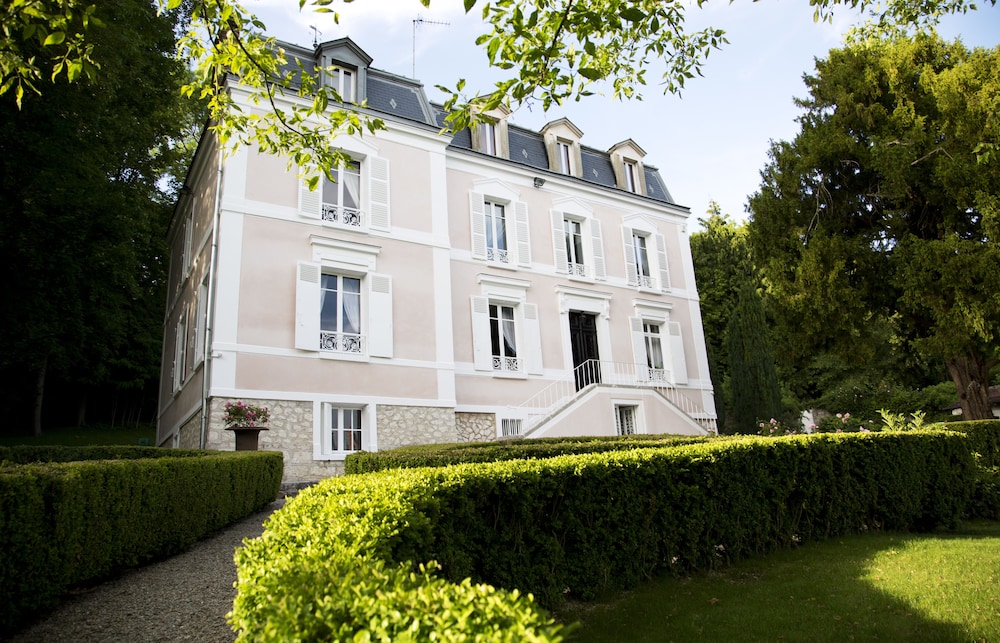 Maison d'Hôtes Stella Cadente — 4-Star Luxury Hotel in Provins, France