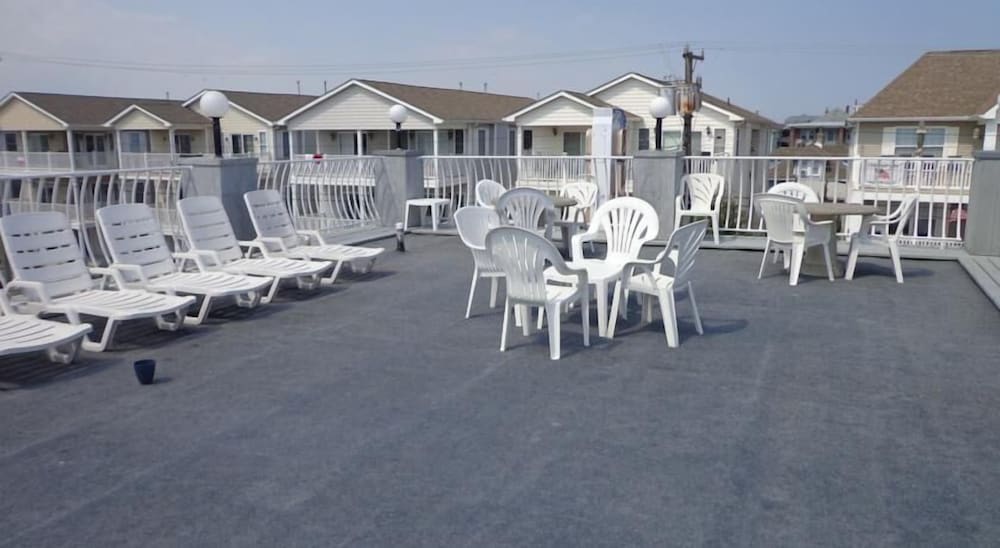 Quarterdeck Motel - photo 25