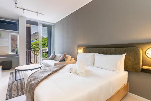 The Rose 204: Studio Apartment with Rooftop Pool
