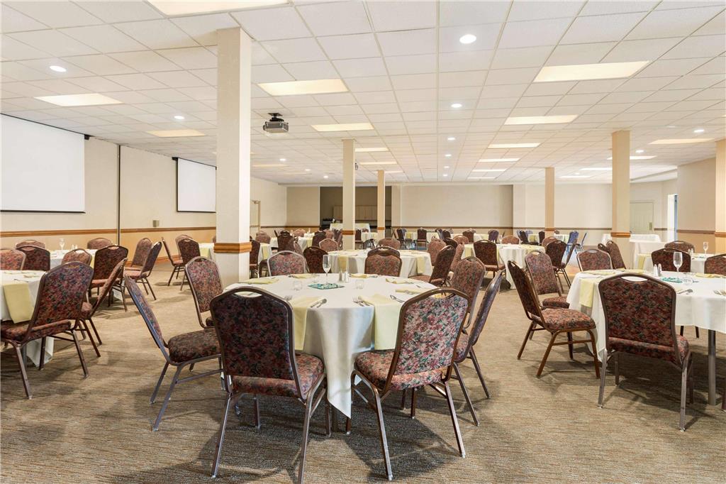 Country Inn & Suites by Radisson Lincoln North Hotel and Conference Center NE - photo 12