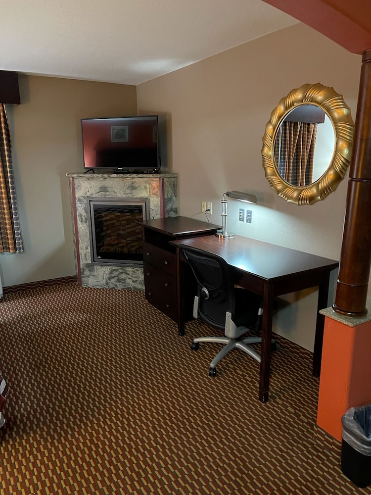 Red Roof Inn & Suites Detroit Melvindale Dearborn - photo 5