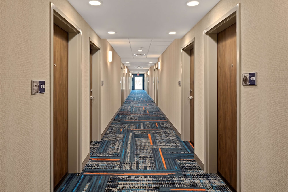Hampton Inn Circleville - photo 40