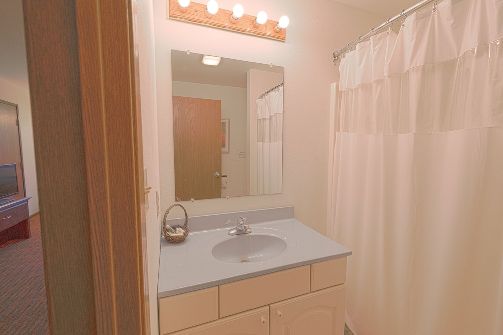 Harlan Inn and Suites - photo 43