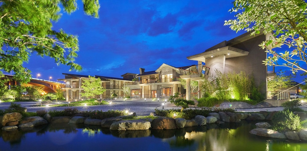 Apexvilla moon in Yilan, Republic of China Taiwan