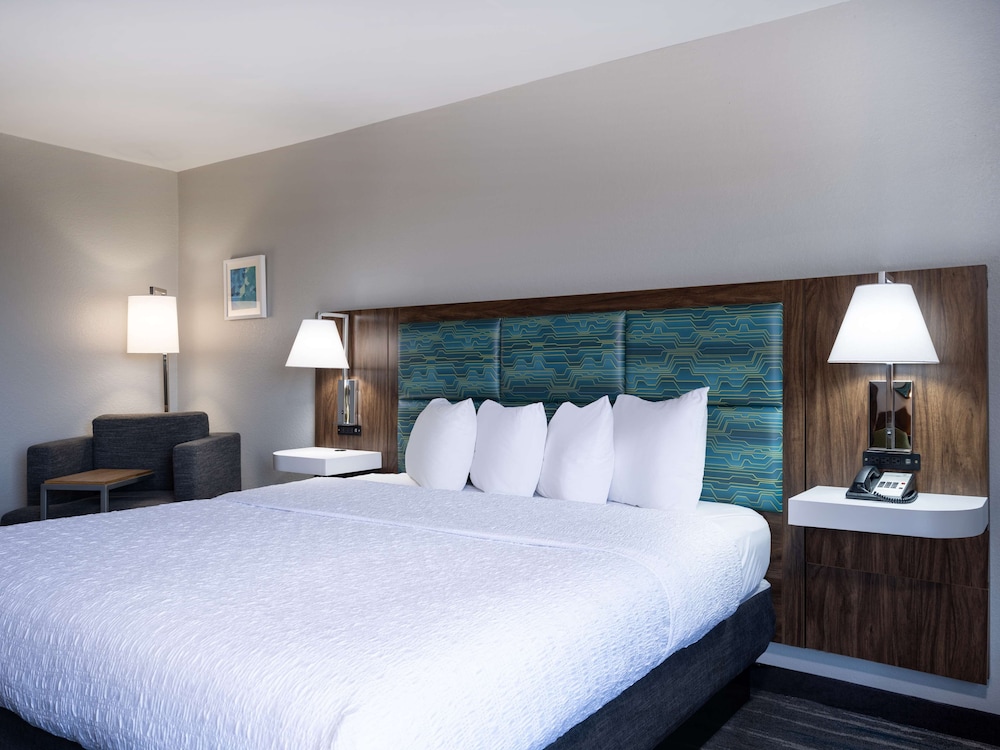 Hampton Inn Peachtree Corners Norcross - photo 14