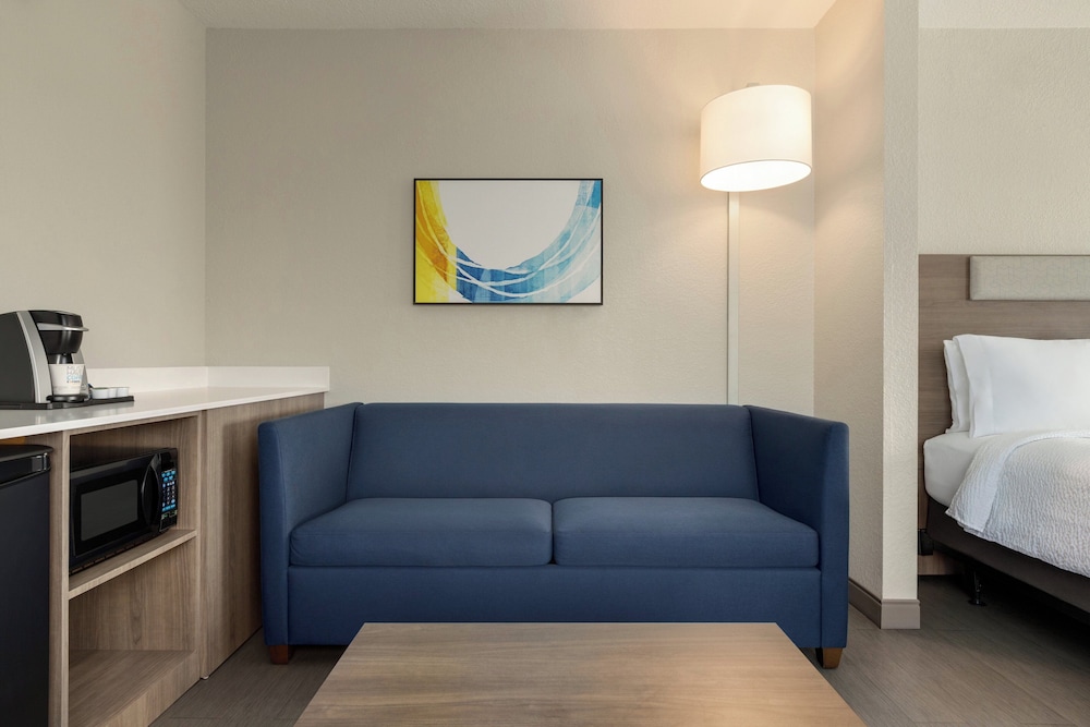 Holiday Inn Express & Suites Fort Lauderdale Airport South by IHG - photo 8
