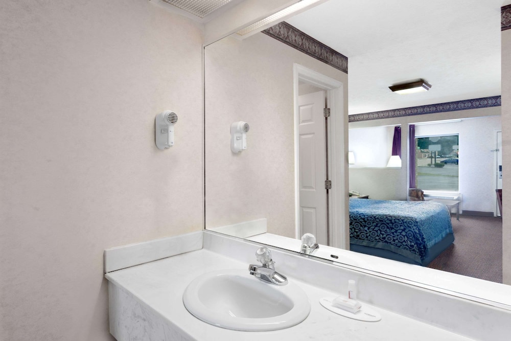 Days Inn by Wyndham Morristown - photo 16