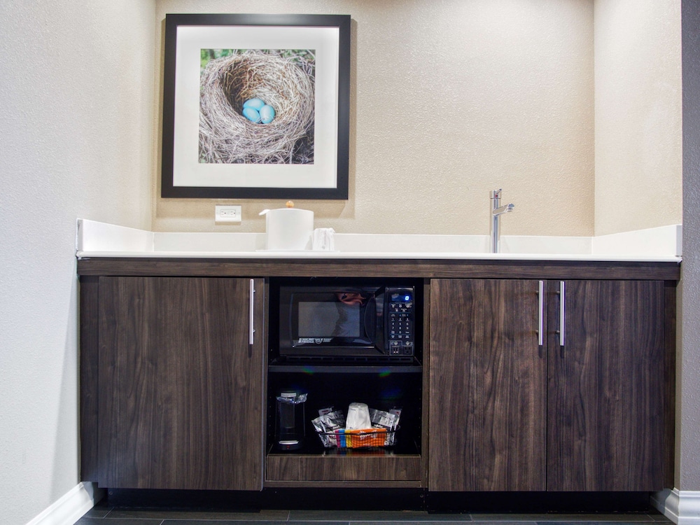 Hampton Inn & Suites Moore - photo 11