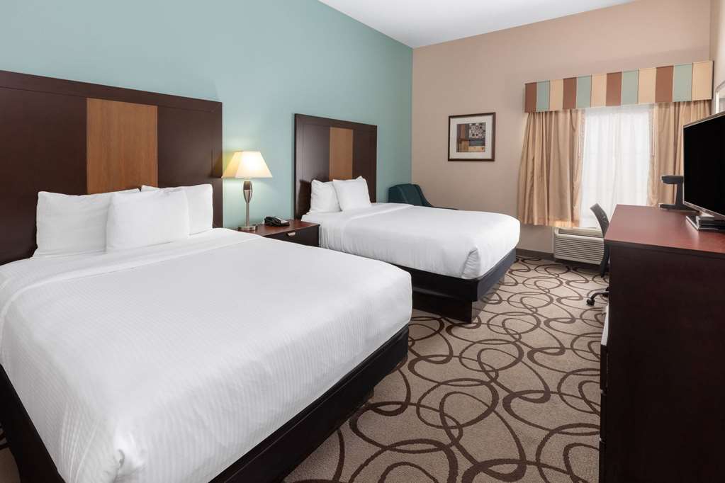 La Quinta Inn & Suites by Wyndham Fort Worth Lake Worth - photo 14