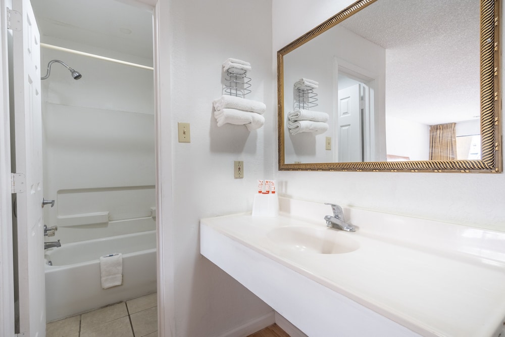 OYO Hotel Groesbeck - photo 21