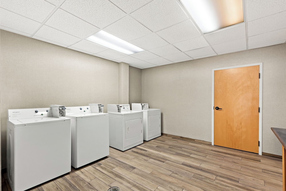 Hampton Inn & Suites Canton - photo 24