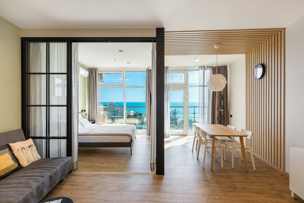 Black Urchin - carbon neutral hotel in Bodden Town