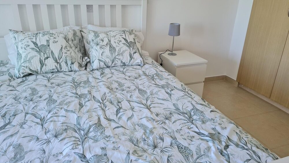 Spacious 2 bed Apartment in Sotira With Pool