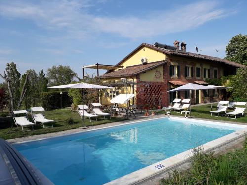 Relais Cascina San Martino — 4-Star Luxury Hotel in San Marzano Oliveto, Italy