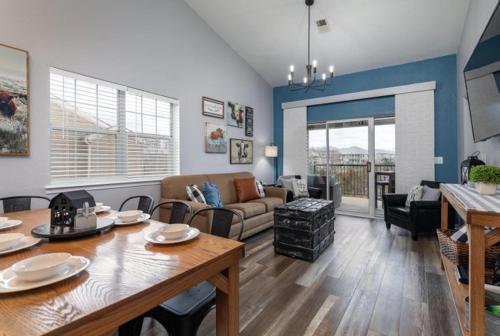 Charming Condos at Holiday Hills Resort Beautifully Updated and Affordable Family Amenities in Branson, United States