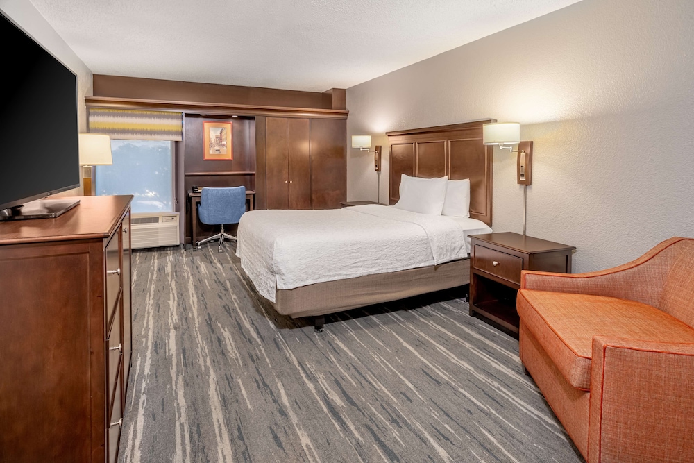 Hampton Inn Nashville Vanderbilt - photo 7