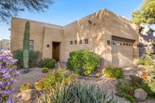 White Feather Golf BBQ Patio Pool & Spa Access in Scottsdale, United States