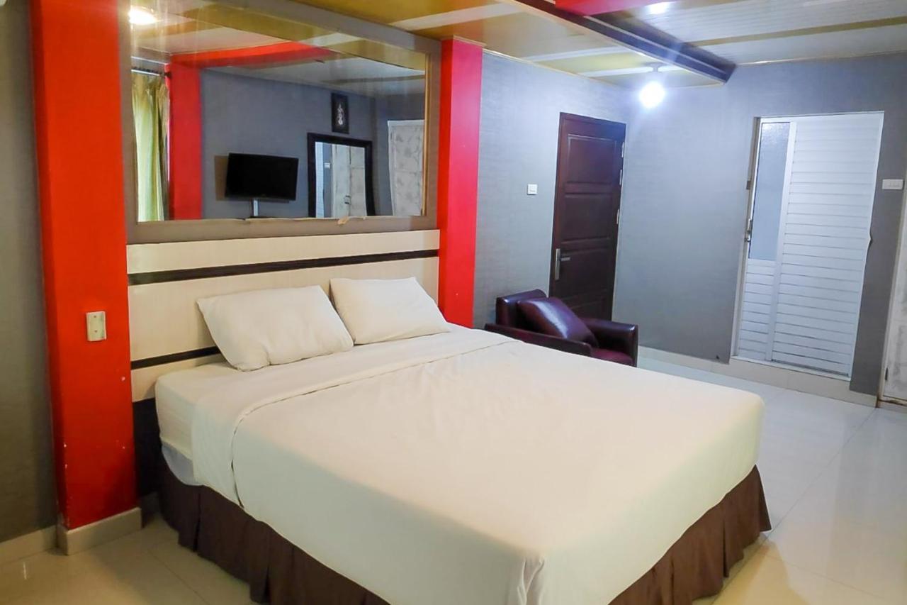 Summarend Hotel RedPartner in Padang, Indonesia