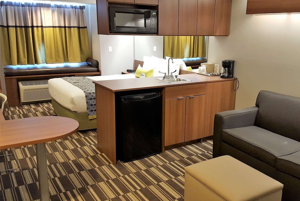 Microtel Inn & Suites by Wyndham Bellevue Omaha - photo 13
