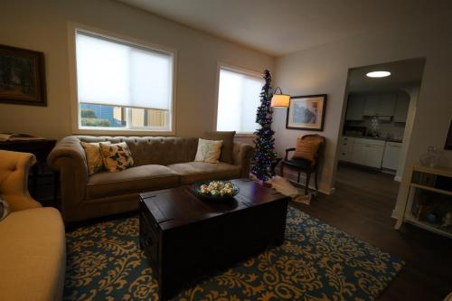 Grand millennial Style UW Cap Hill EV — 4-Star Luxury Hotel in Seattle, United States