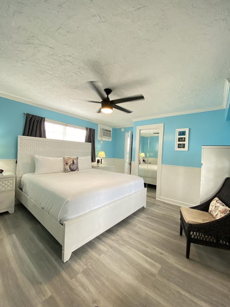 The Palms Hotel - photo 12