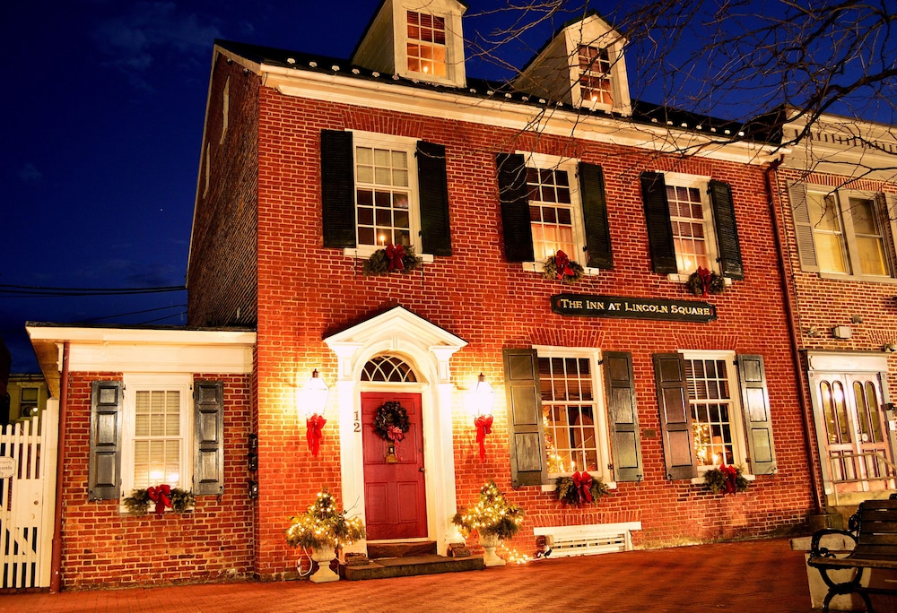 Inn at Lincoln Square - photo 40