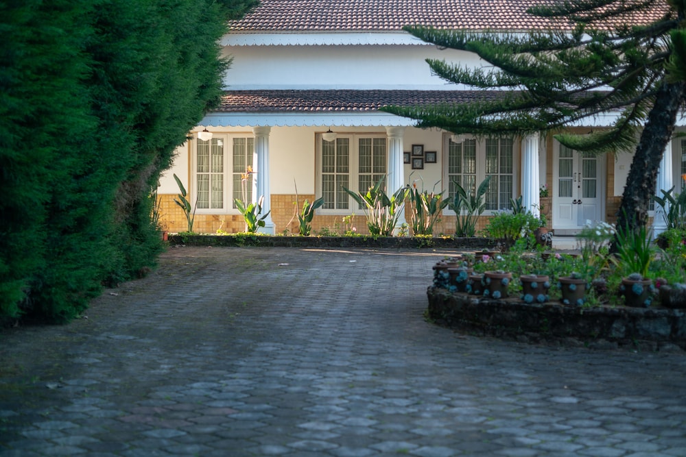 Marlihill Bungalow CGH Earth — 4-Star Luxury Hotel in Ooty, India