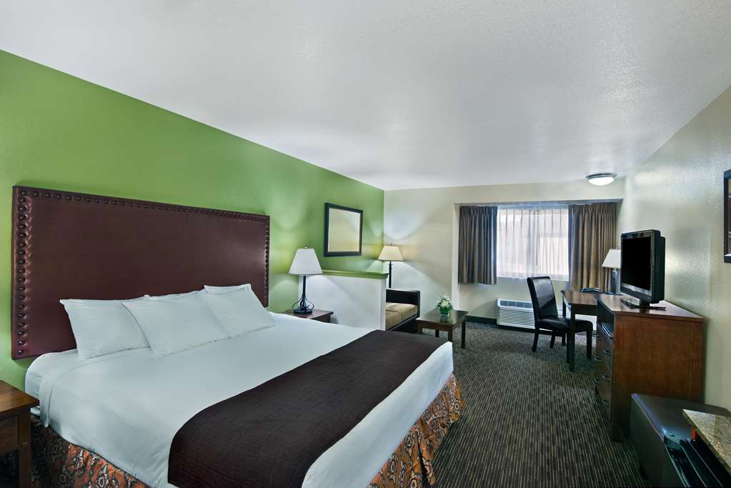 Oxford Suites Hermiston - photo 3