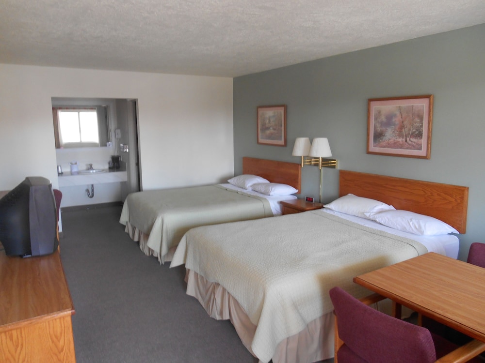 Henry's Fork Inn - photo 8