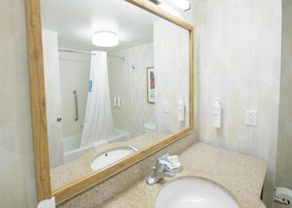 Hampton Inn Presque Isle Maine - photo 43