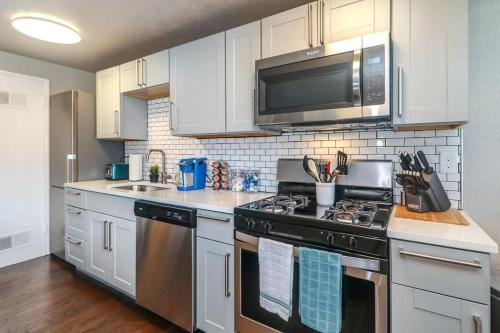 Holly First Floor 2 King Beds in Kansas City, United States