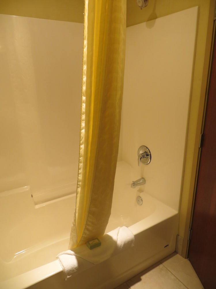Cobblestone Inn & Suites Brillion - photo 31