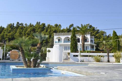 Al Mare - carbon neutral hotel in Kassandreia