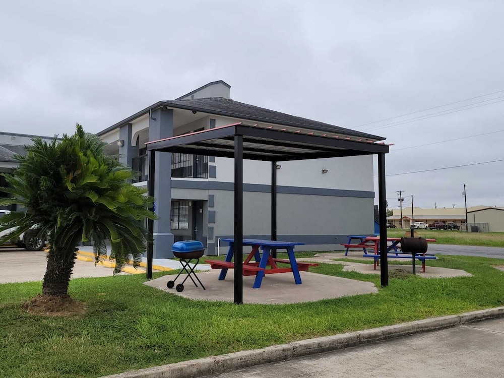 Texas Inn & Suites Raymondville - photo 69