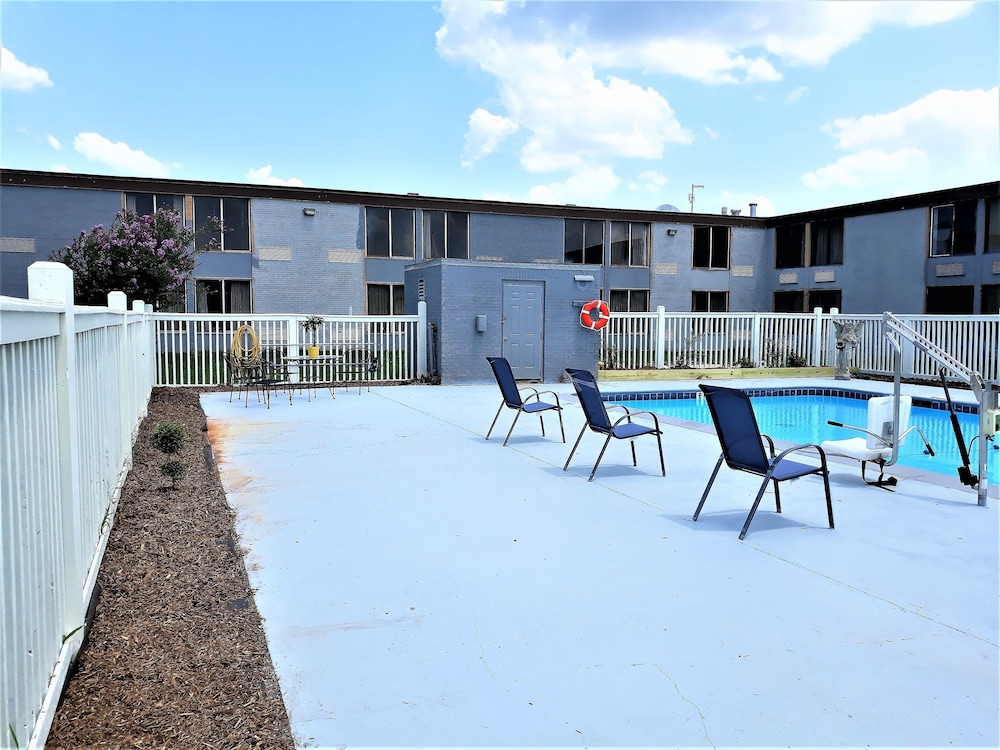 Madison Inn and Suites - photo 52