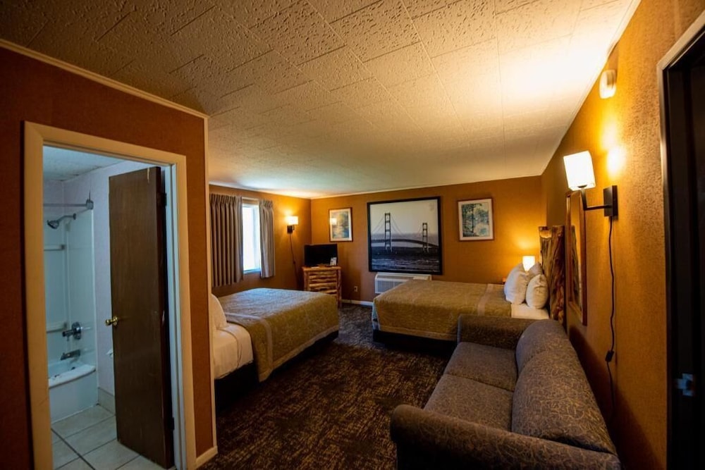 Super 8 by Wyndham Bridgeview of Mackinaw City - photo 21