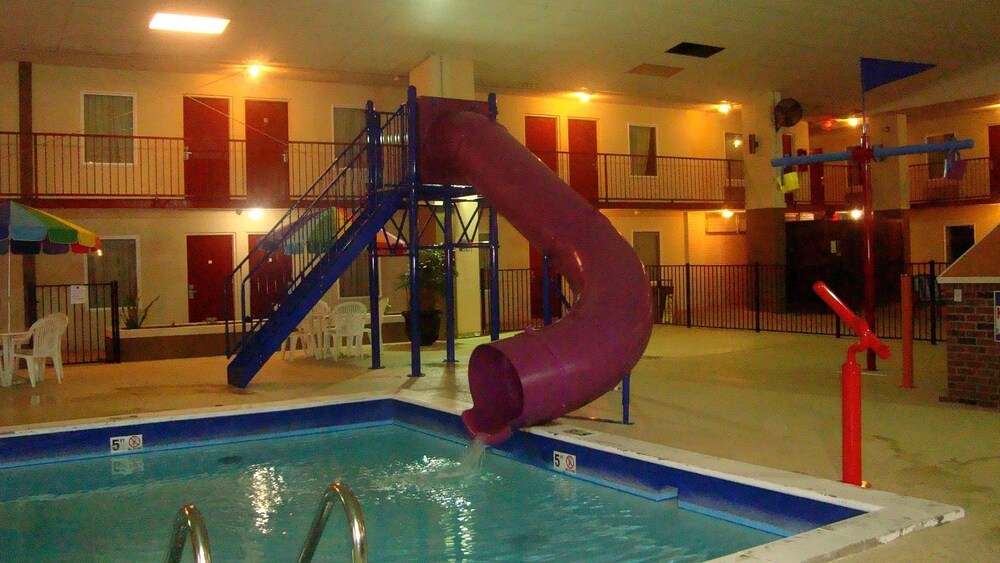Westgate Inn and Suites - photo 11