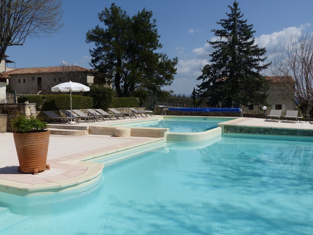 Hotel Charembeau - carbon neutral hotel in Forcalquier