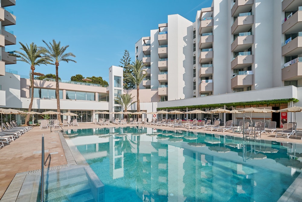 Hipotels Bahía Grande Aparthotel in Sant Llorenc Des Cardassar, Spain