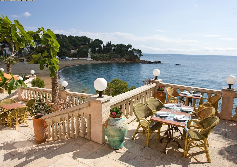 Hotel Grifeu — hotel in Llanca