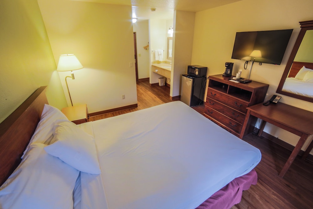 Sunnyside Inn & Suites - photo 18