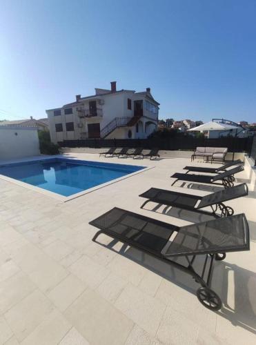 Apartment in Seget Vranjica with sea view terrace air conditioning WiFi 5142 4 — 4-Star Luxury Hotel in Seget Vranjica, Croatia