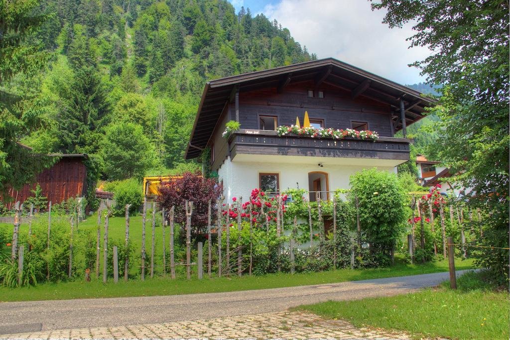 Haus Abendsonne — 4-Star Luxury Hotel in Reit Im Winkl, Germany