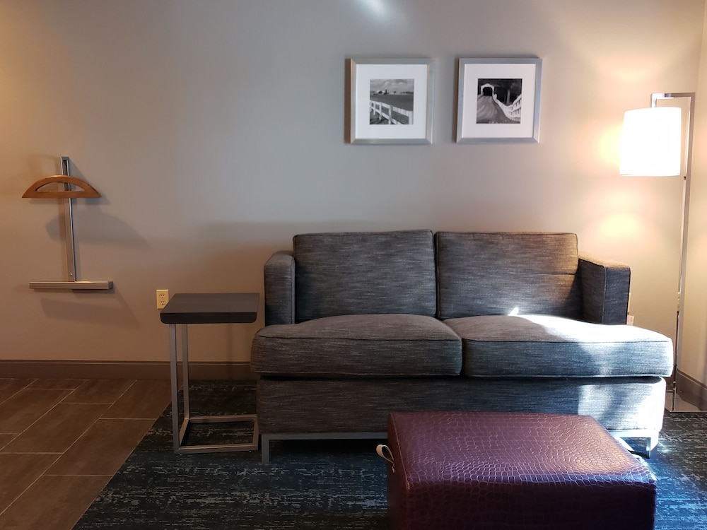 Hampton Inn & Suites Newtown - photo 42