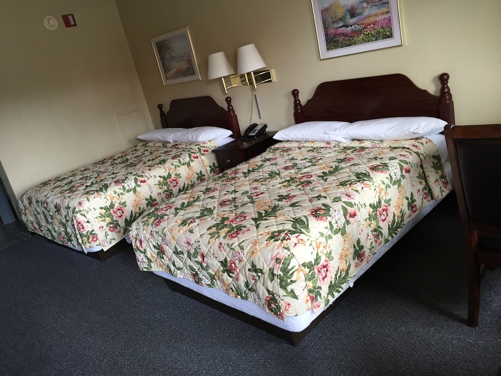 Highway Inn - photo 6