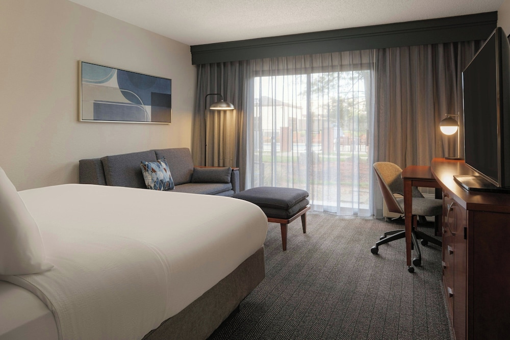 Courtyard by Marriott Louisville East - photo 7