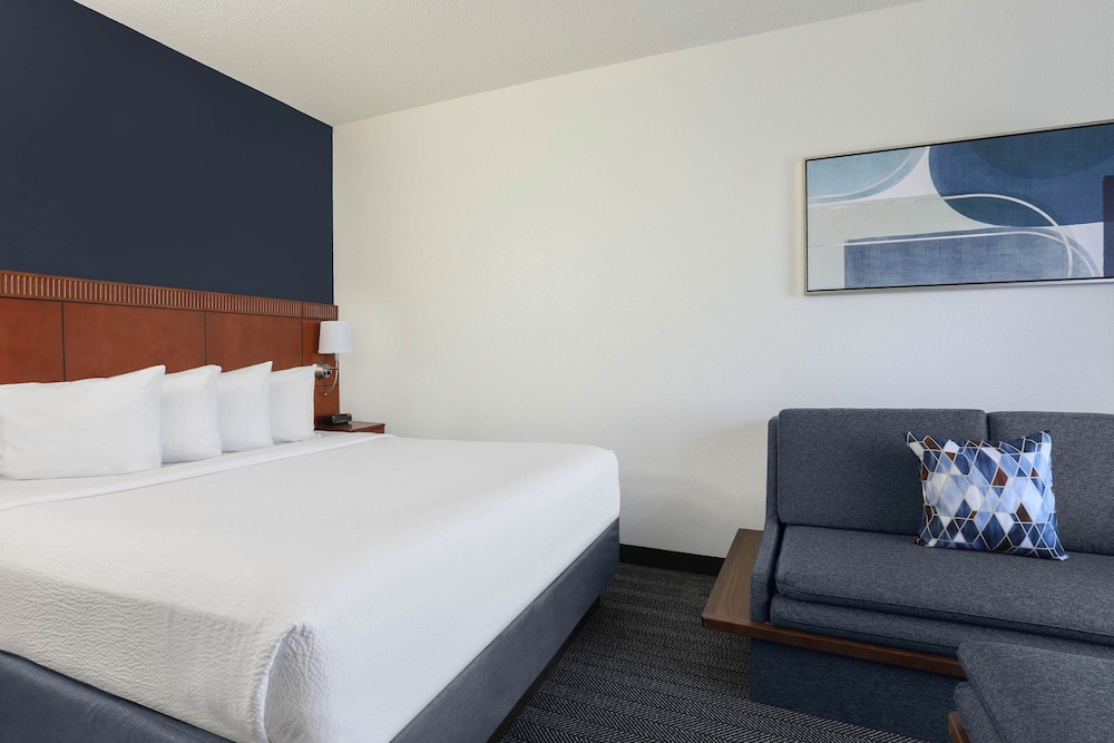 Courtyard by Marriott Austin Airport - photo 8
