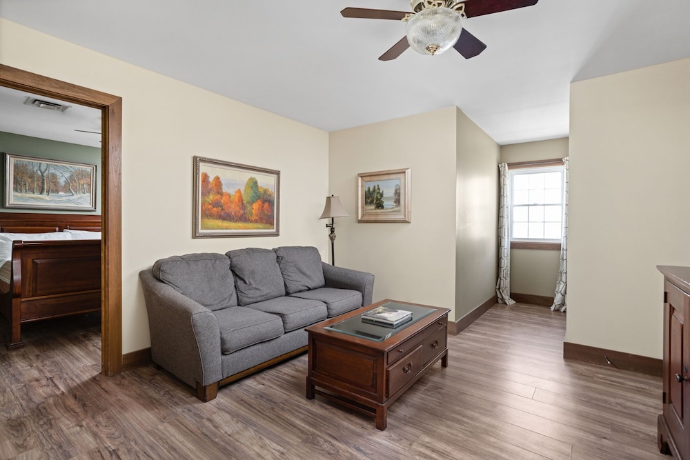 Artists Colony Inn & Restaurant - photo 27