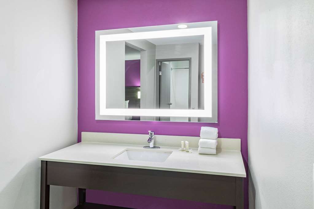 La Quinta Inn & Suites by Wyndham Houston Southwest - photo 21